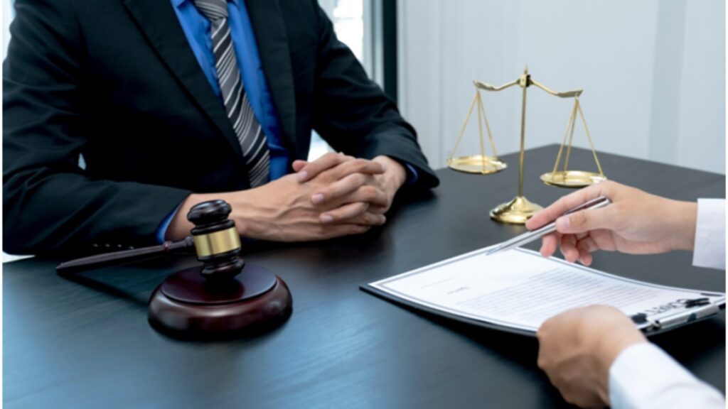 When to Contact Insolvency Lawyers to Prevent Bankruptcy